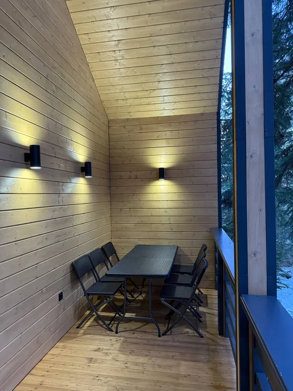 Коттедж для всей компании с видом на лес