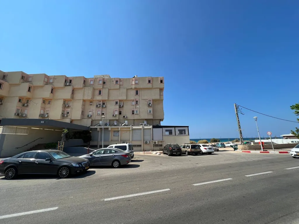 GW317 Квартира с бассейном с видом на море (Gugel Waves Nahariya)