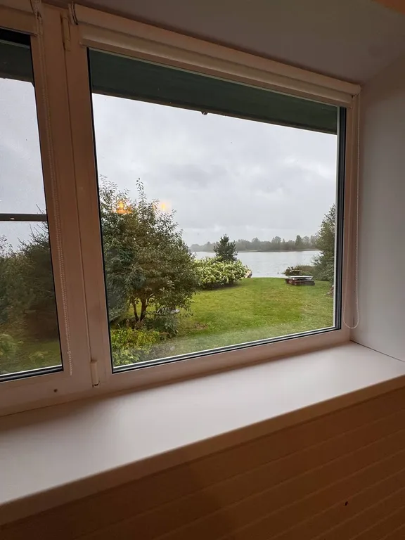 Дом на берегу озера