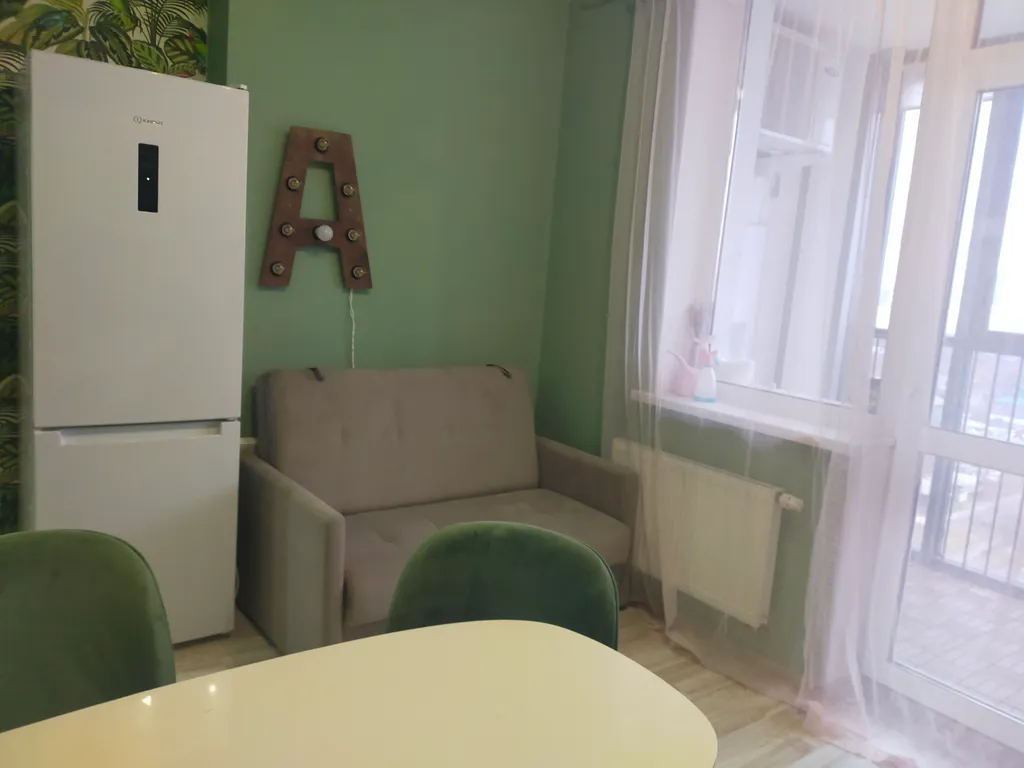 Просторная квартира с видом на пруд, с кондиционером