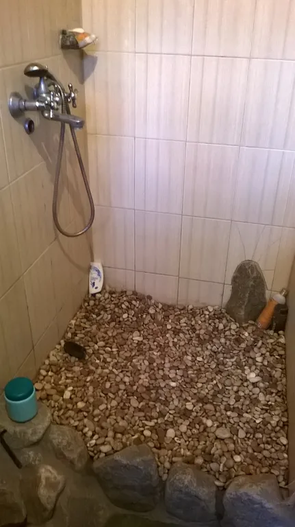 Дом 2 уровня со своим двором