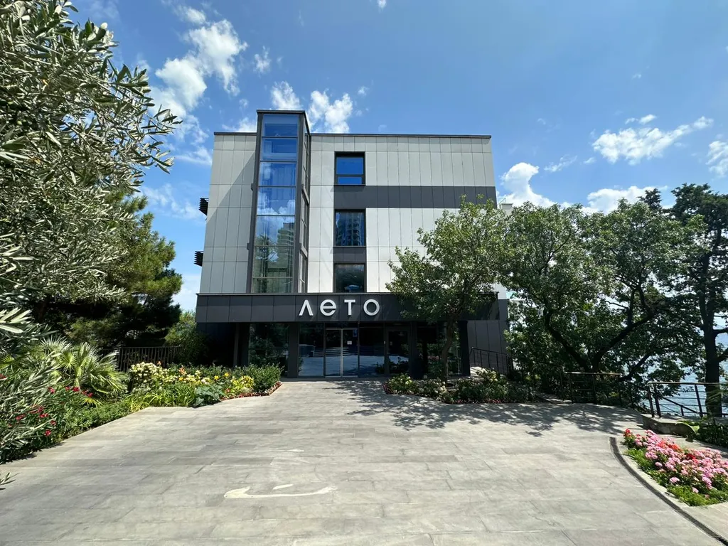 Просторная студия на берегу моря