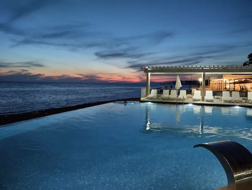 Лазурные апартаменты на берегу моря в отеле Лучезарный Резорт 4