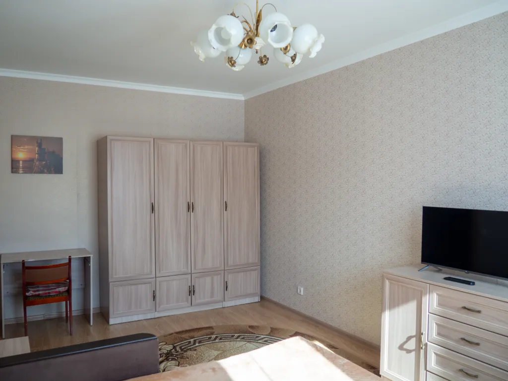 Просторная светлая двухкомнатная квартира в современном доме