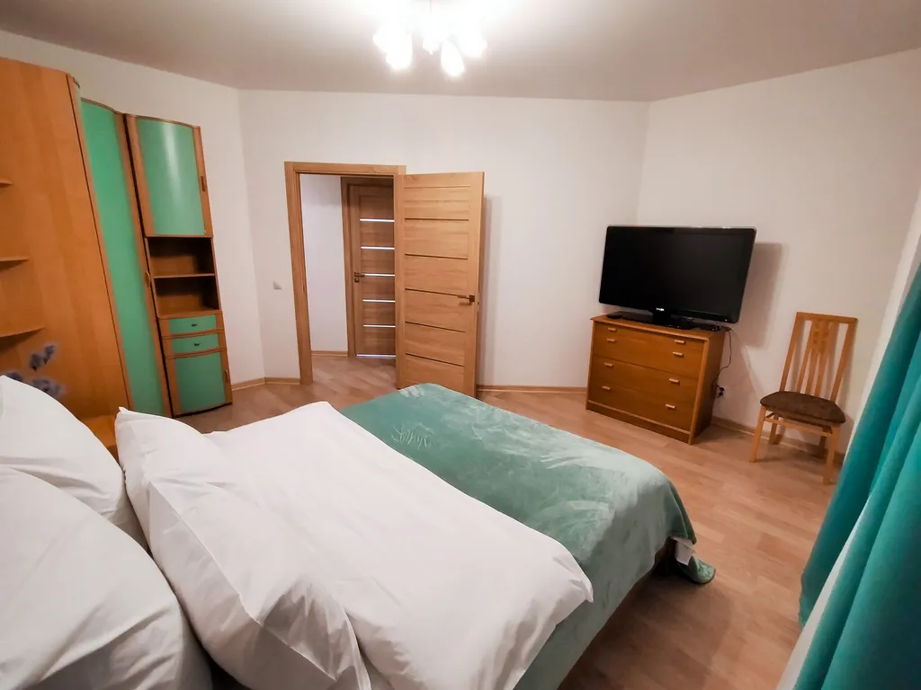 Квартира с панорамным балконом.
Хрустальный 19 этаж "День и Ночь"