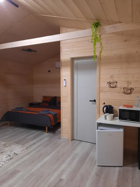 Уютный четырехместный Домик де-люкс с двухспальной кроватью