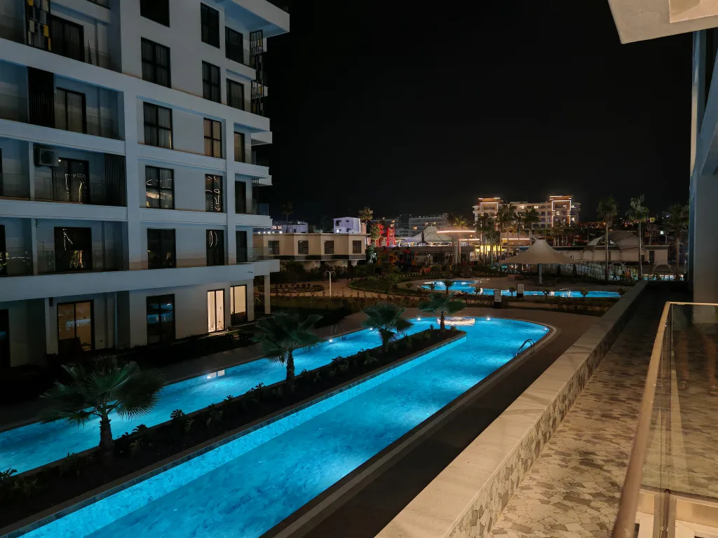 Квартира в Azura World c видом на бассейн и аквапарком