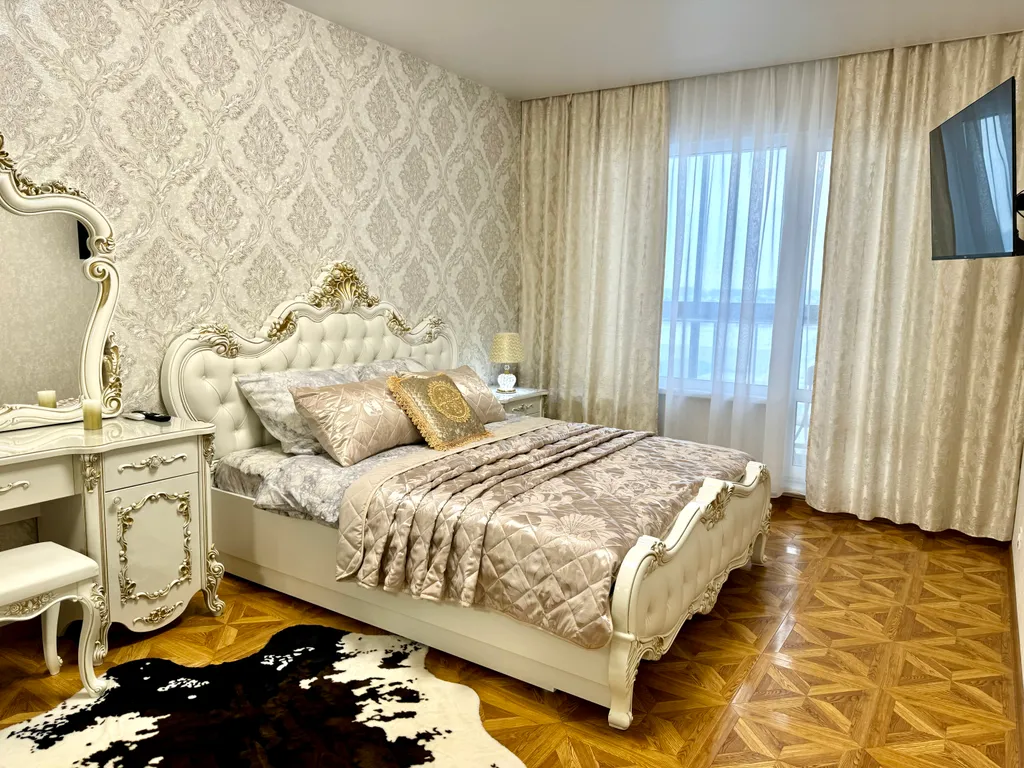 Квартира Апартаменты в античном стиле, с джакузи и красивым видом из окна — аренда посуточно в Барнаул