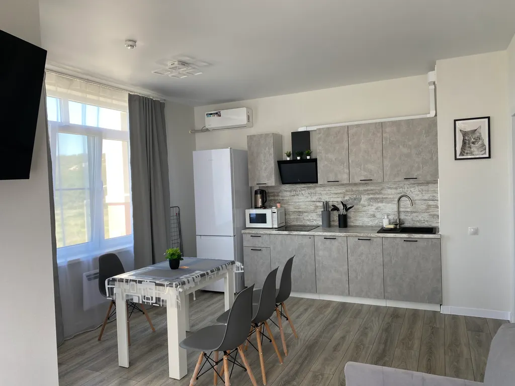 Двухкомнатная квартира с бассейном Holiday House — аренда посуточно в Сукко