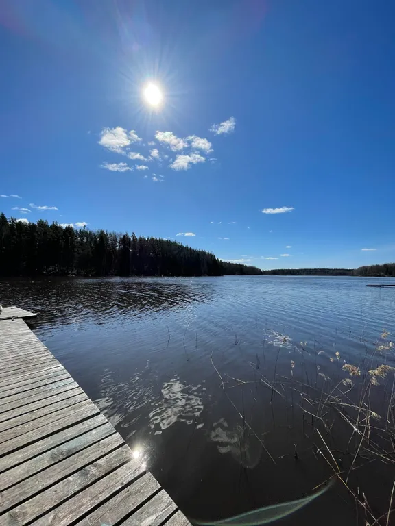 Дом в уникальном месте на берегу озера