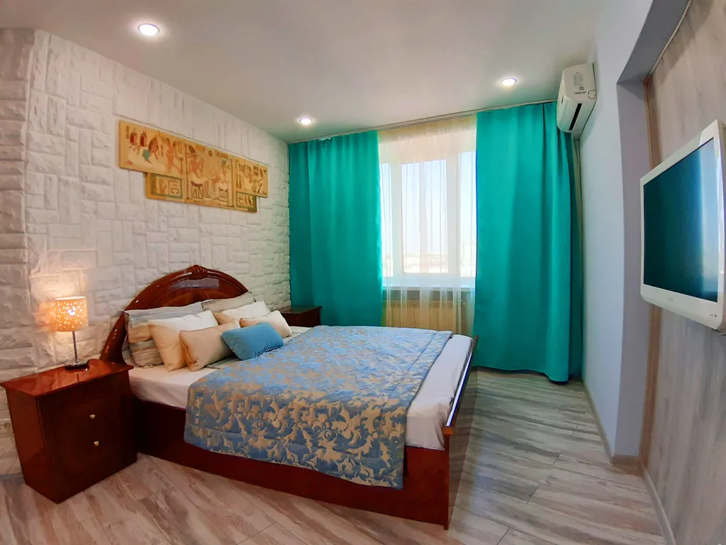 Эксклюзивные евро-апартаменты с сауной на площади Революции