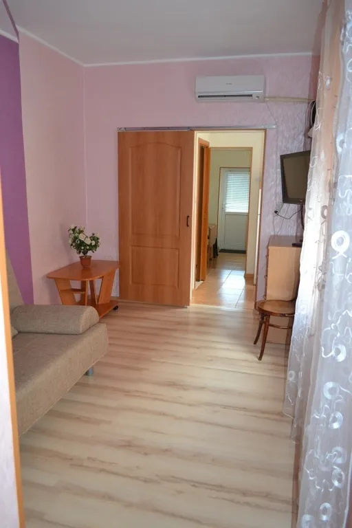 Коттедж Двухкомнатный дом, в 2 минутах до моря пешком — Ейск