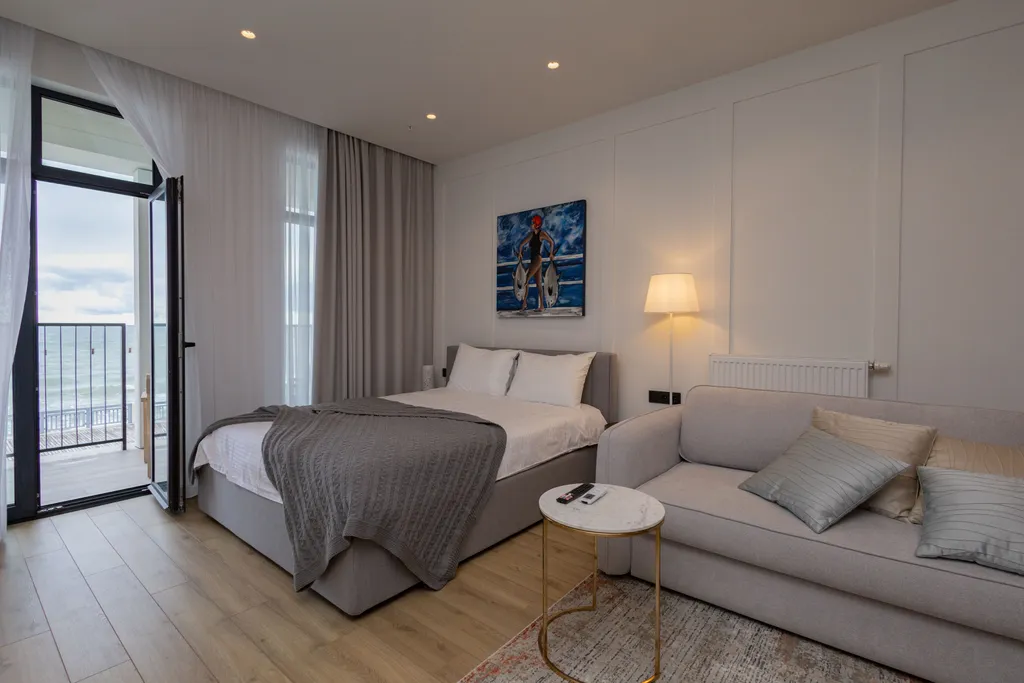 Амбер Аальтo с панорамным видом на море