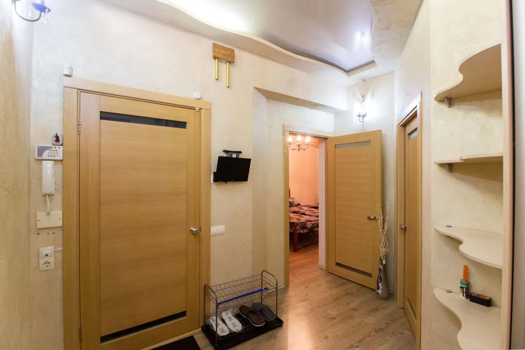 Красивая большая двухкомнатная квартира в микрорайоне Красный Камень