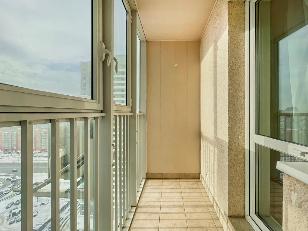 Уютная студия с большой лоджией в доме бизнес-класса