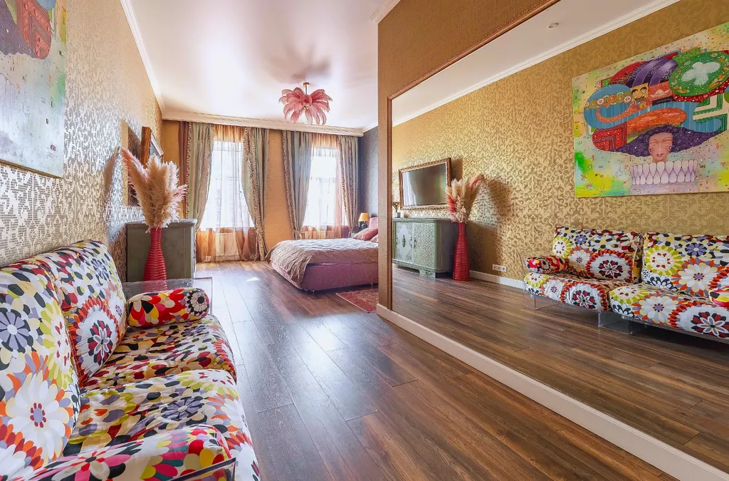 Эксклюзивныe апартамeнты в стилe поп-apт на Невском проспекте