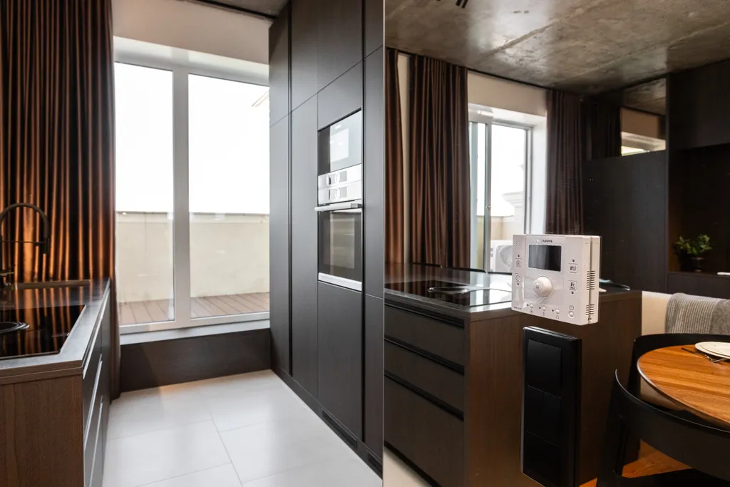 Квартира на первой береговой линии с видом на море в стиле лофт