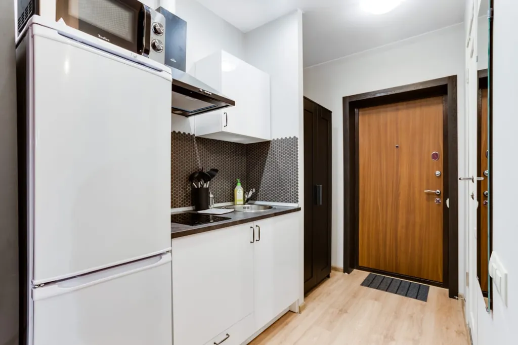 Студия в красном рядом с Мегой