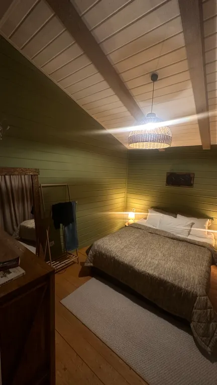 Домик в горах на берегу горной речки