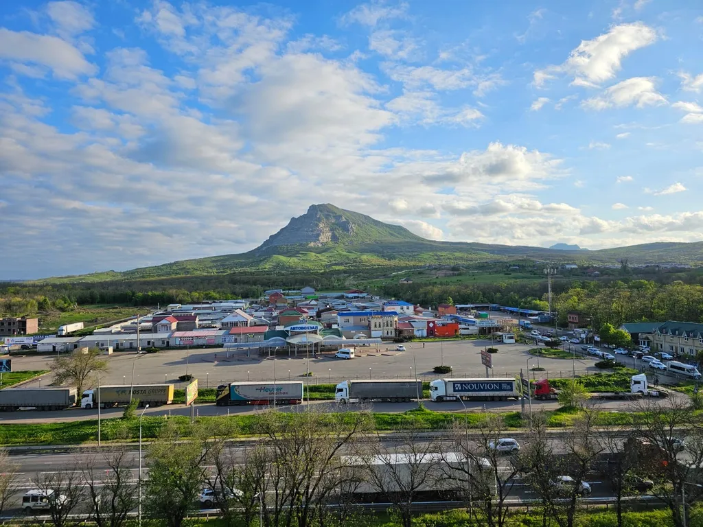 Квартира люкс с видом на гору в 5 мин езды от аэропорта и экспо центра