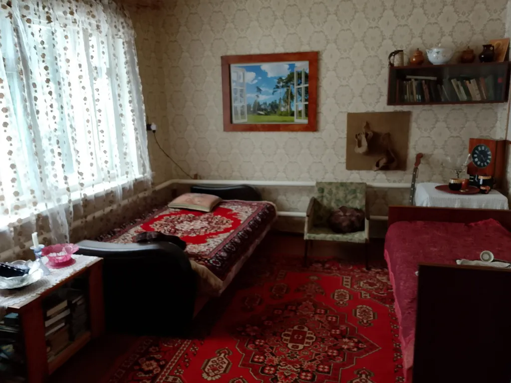 Лесной домик за рекой