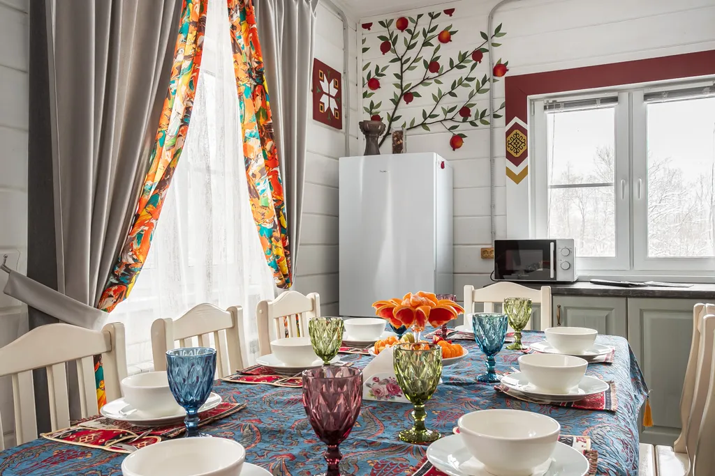 Коттедж Дом Ереван с балконом и открытой верандой в Кикино на Веле — Кикино