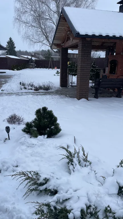 Коттедж для отдыха вблизи леса, с отдельной территорией и баней