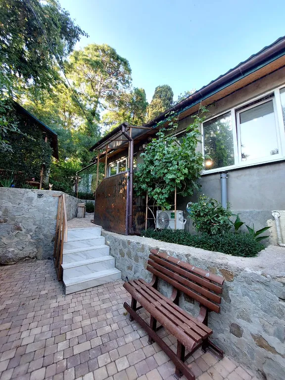 Дом у ручья