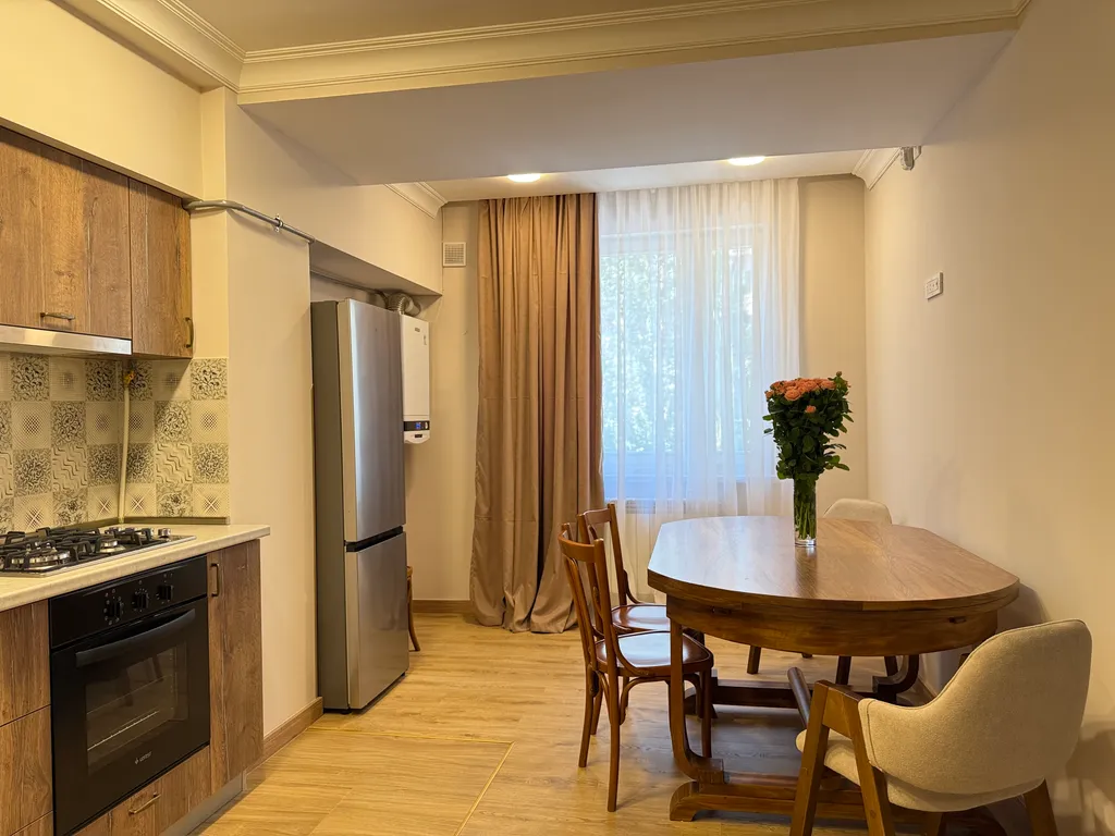 Уютная квартира с 2 спальнями в центре города рядом с Площадью