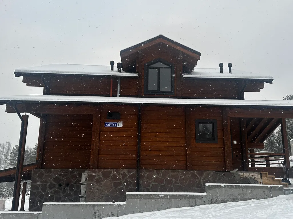 Коттедж Комфортный современный дом в горах Алтая ждет вас. — Озёрное