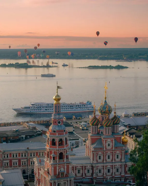 Апартаменты с видом на палату Пушникова в центре