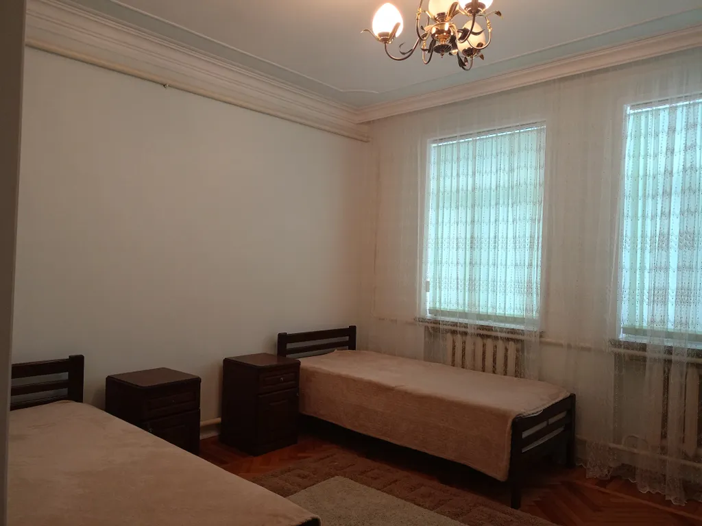 Уютный дом возле термального источника по дороге на курорт Мамисон