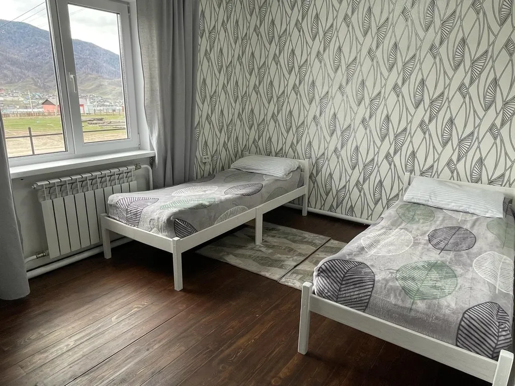 Благоустроенный просторный коттедж с видом на горы для большой компани