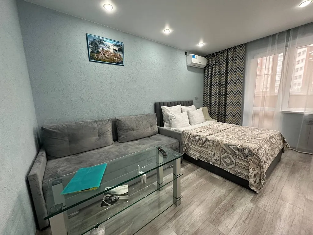 Новая квартира-студия около ТРК Алмаз