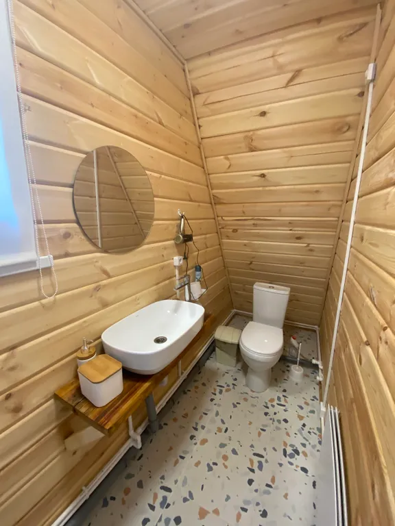 Благоустроенный а-фрейм на берегу Катуни