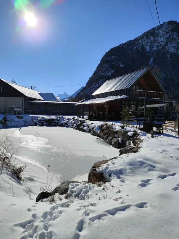 Домик у озера