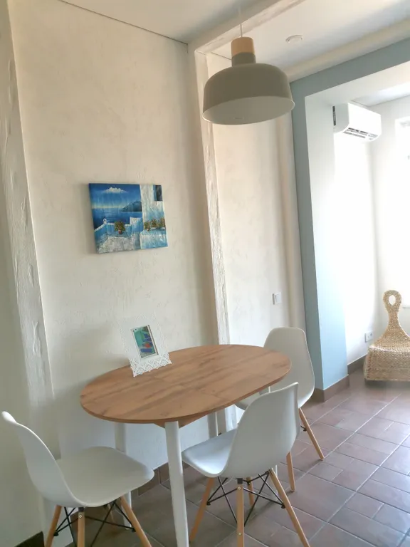 Квартира в греческом стиле с видом на море в центре города