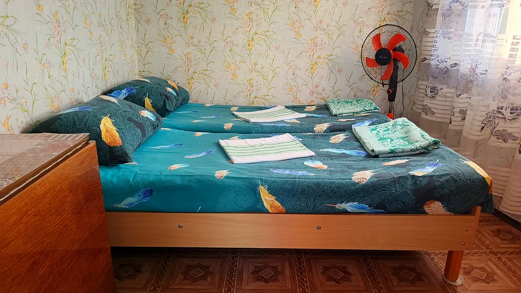 Комната, Феодосия