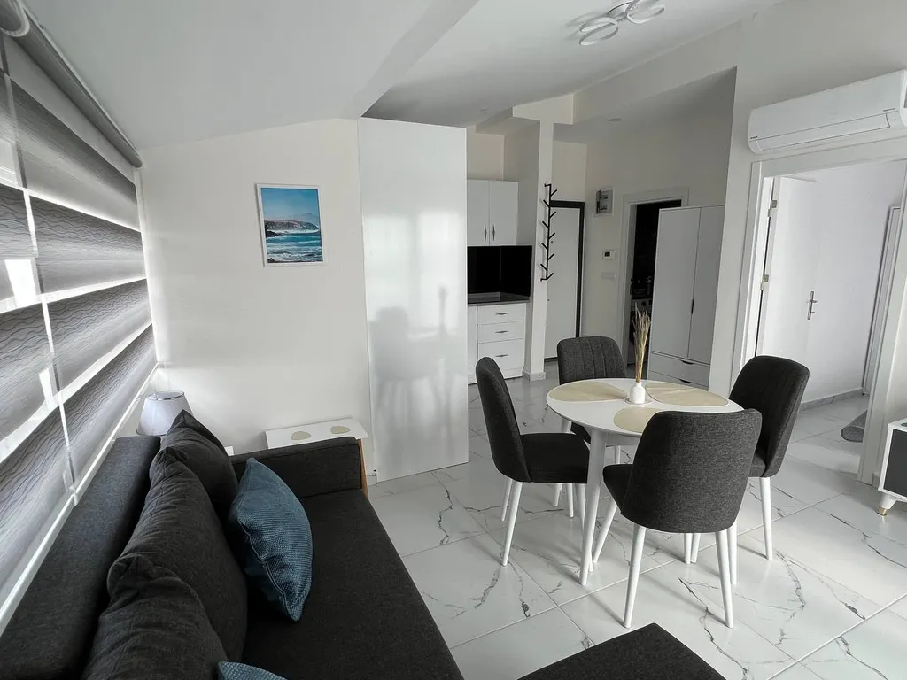 Стильные, комфортные апартаменты с видом на море Sky