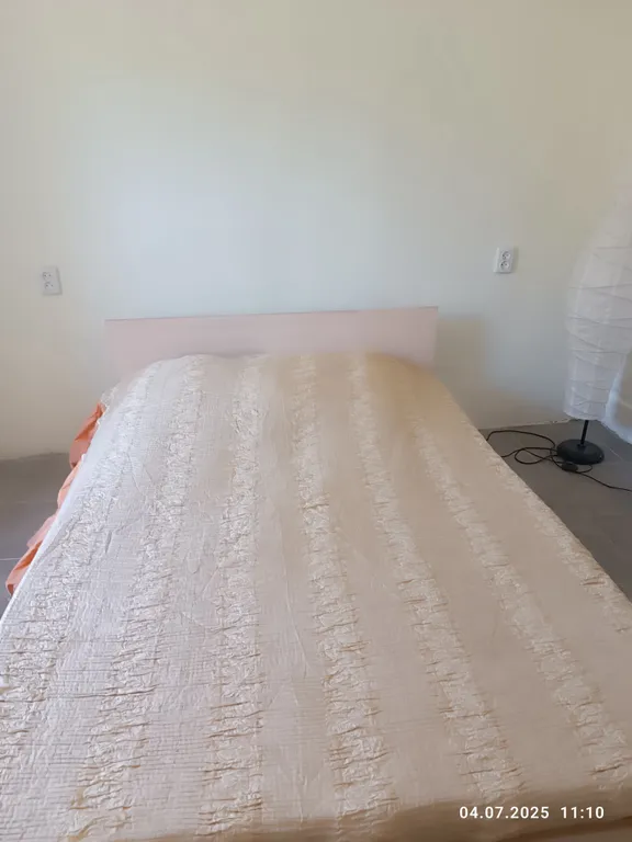 Комната с отдельной кухней в уютном доме у моря