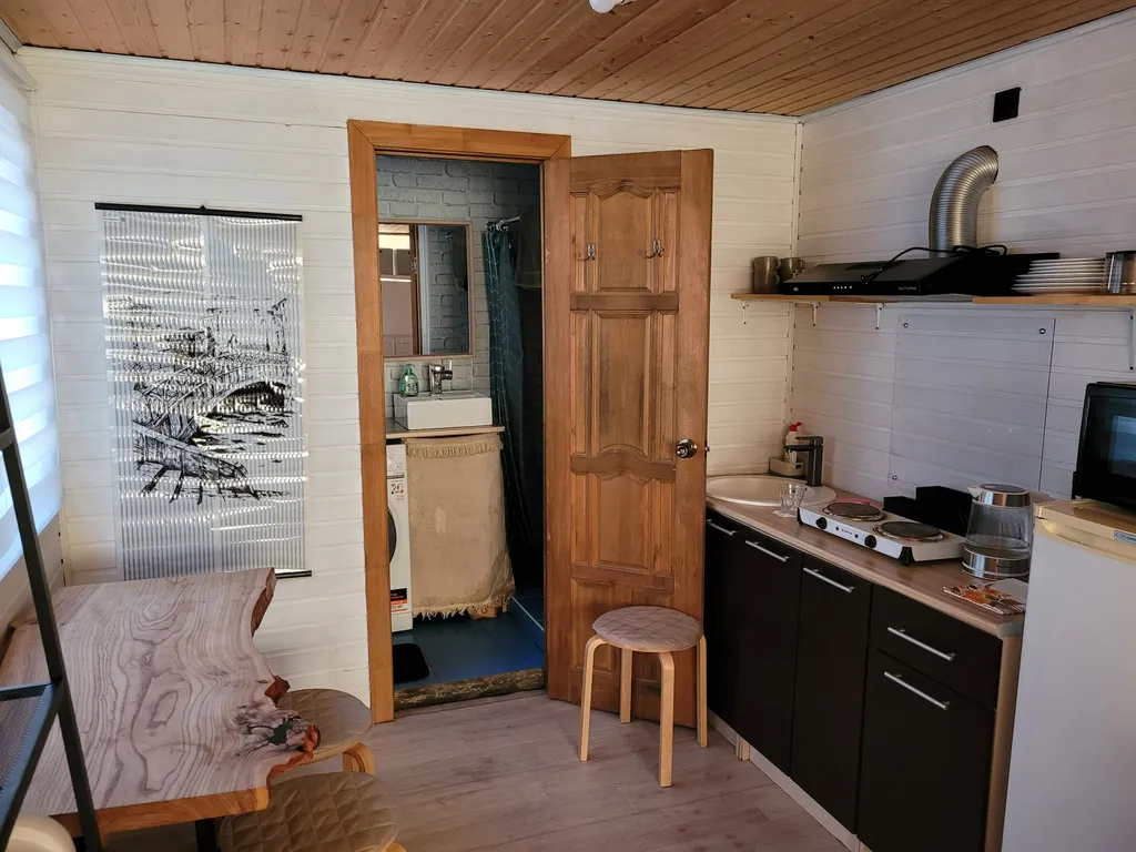 Домик у снежных вершин