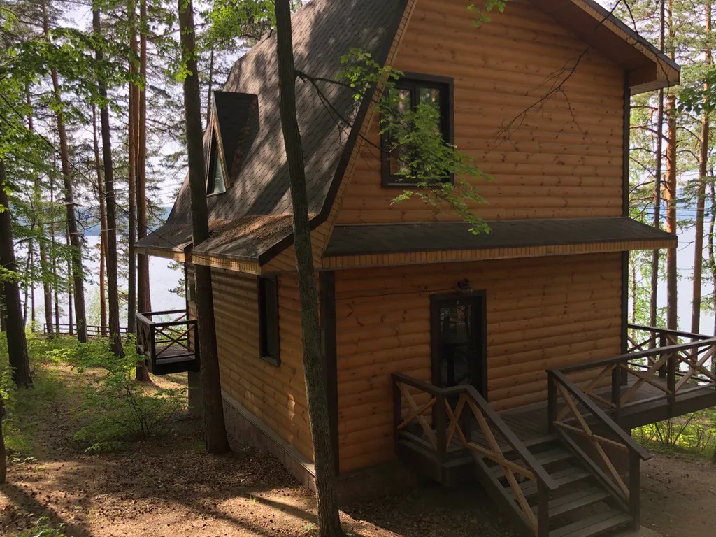 Коттедж на озере