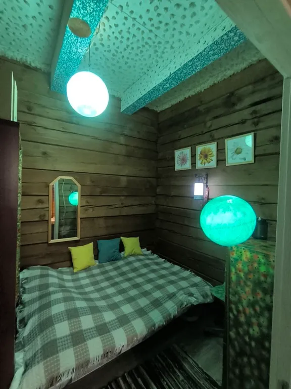 Атмосферный уютный экокоттедж из кедра с прудом