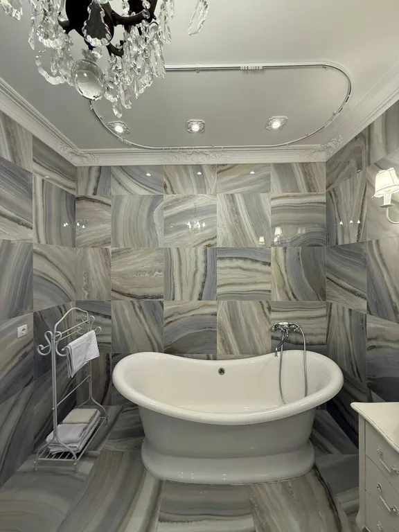 Квартира с видом на горы, город и храм Святого Георгия от Juls Apart