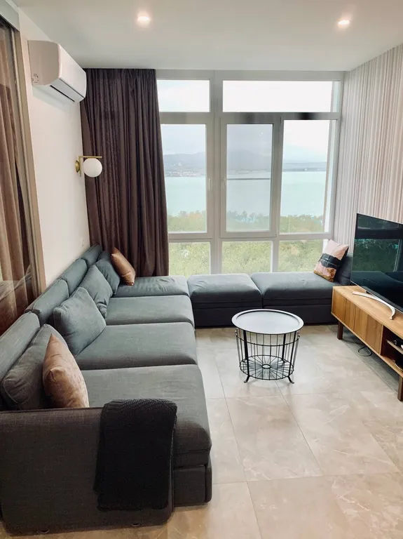 Просторная квартира с панорамным видом на море — аренда посуточно в Геленджик