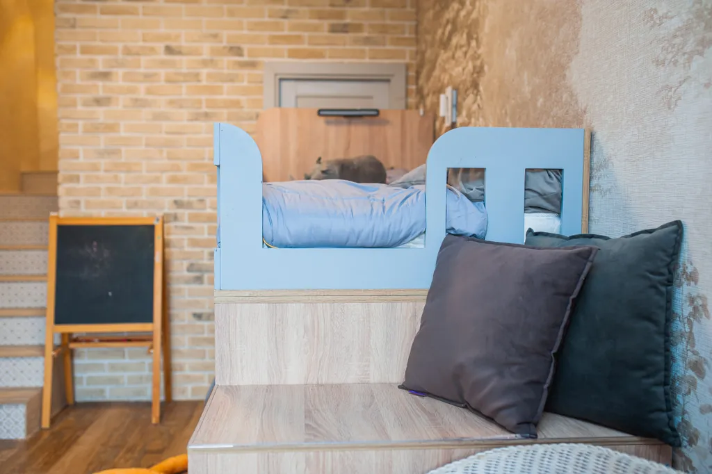 Двухэтажная квартира рядом с зимним лесом