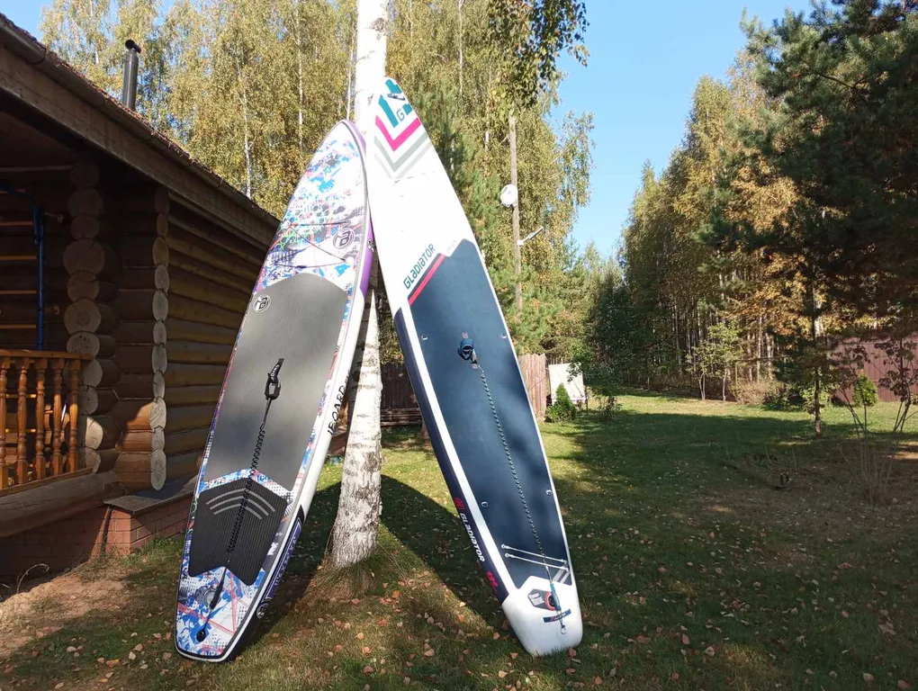 Дом с беседкой на берегу водохранилища