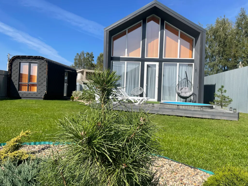 Дом в стиле барнхаус с тёплым бассейном и сауной