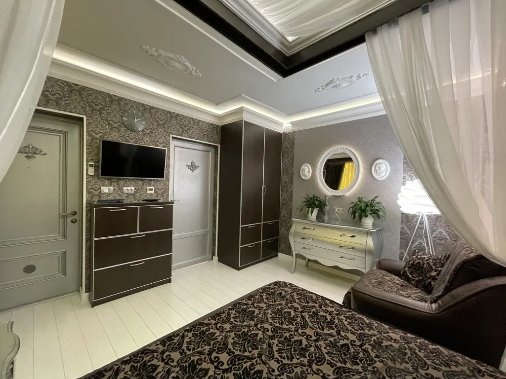 Уютный номер в центре, море - 600 метров