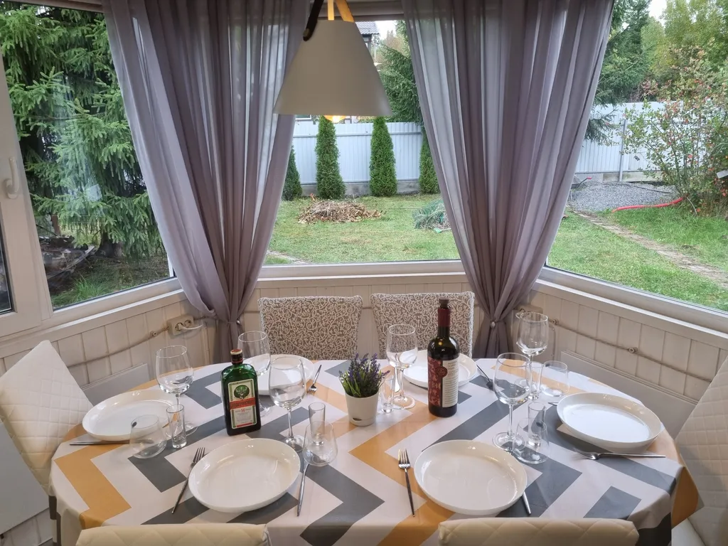 Коттедж Уютный загородный дом с большой гостиной — Стеклянный